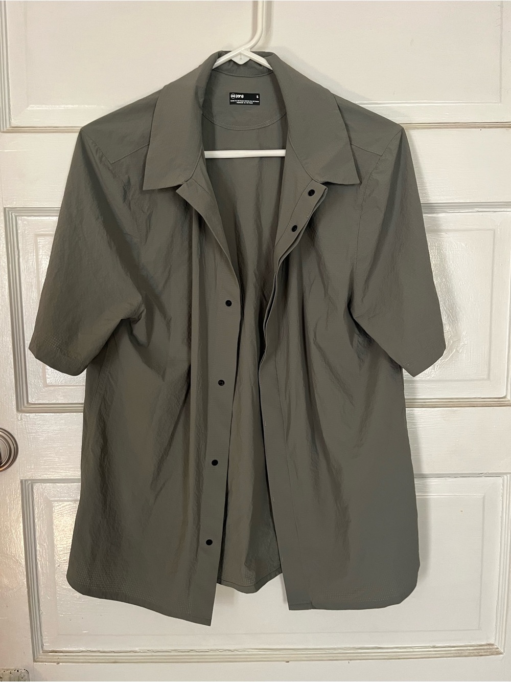 Janji hiker trekker shirt